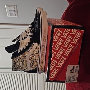 Unisex shoes....Vans